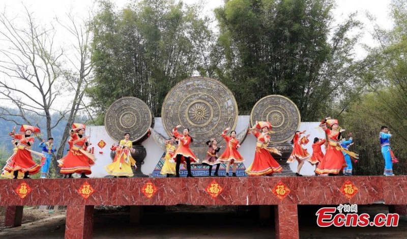 Εθνότητες του Γκουανγκσί καλωσορίζουν το Κινεζικό Νέο Έτος
