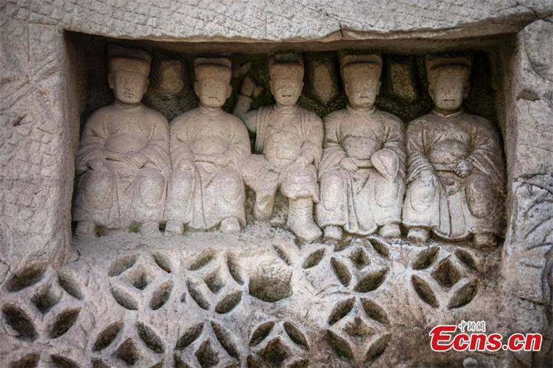 Αποκαλύφθηκαν γλυπτά μετά από μείωση στάθμης νερού στο Σιτσουάν