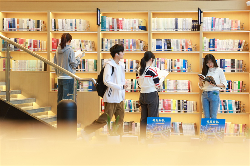 Γευτείτε το άρωμα των βιβλίων και εμπλουτίστε τη ζωή σας με αυτό