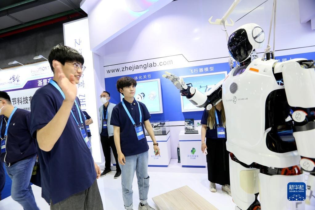 Η 8η Σύνοδος Κορυφής Ρομπoτικής της Κίνας ξεκίνησε