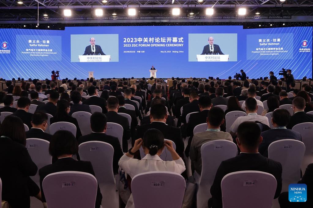 Ο Πρόεδρος του Ινστιτούτου Ηλεκτρολόγων και Ηλεκτρονικών Μηχανικών Σαϊφούρ Ραχμάν (Saifur Rahman) μιλάει κατά την τελετή έναρξης του Φόρουμ Τζονγκουαντσούν 2023 στο Πεκίνο, την πρωτεύουσα της Κίνας, 25 Μαΐου του 2023.