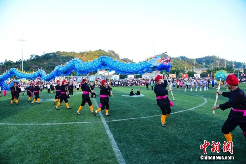Ξεκίνησε το πρωτάθλημα ποδοσφαίρου «Σούπερ Λίγκ Χωριών»  στην κομητεία Ρονγτζιάνγκ της επαρχίας Γκουεϊτζόου.