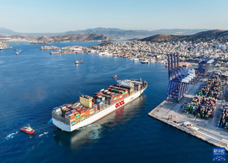Το μεγάλο πλοίο μεταφοράς εμπορευματοκιβωτίων «Ανατολικός Πειραιάς» έδεσε στο λιμάνι του Πειραιά στο παρθενικό του ταξίδι