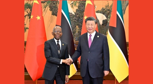Ο Σι Τζινπίνγκ συνάντησε τον πρωθυπουργό της Μοζαμβίκης