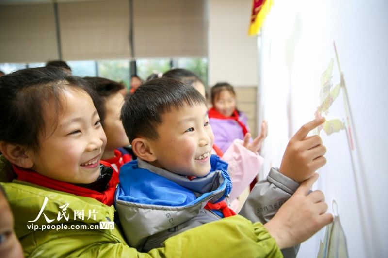 Άυλη πολιτιστική κληρονομιά μπαίνει στα σχολεία στην πόλη Ρουγκάο της επαρχίας Τζιανγκσού