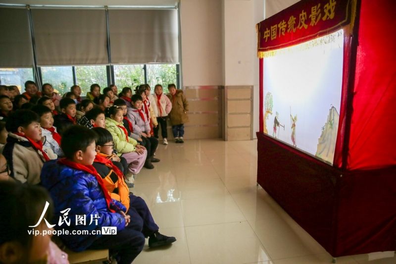 Άυλη πολιτιστική κληρονομιά μπαίνει στα σχολεία στην πόλη Ρουγκάο της επαρχίας Τζιανγκσού