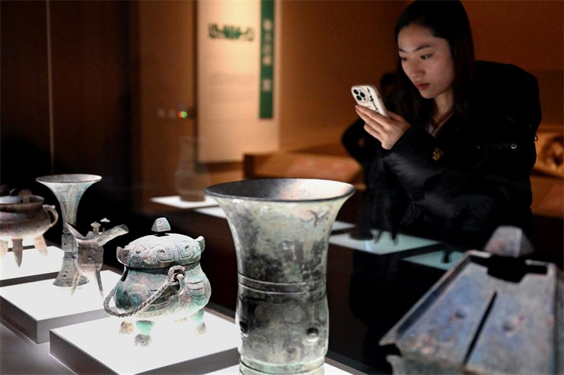 Πλούσια πολιτιστικά κειμήλια δείχνουν την αρχαία Κίνα πριν από 3.000 χρόνια