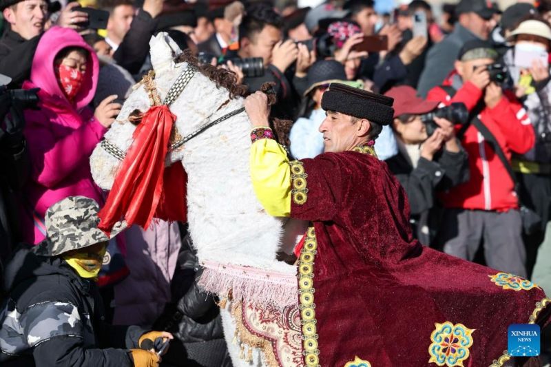 Άνθρωποι στην επαρχία Σιντζιάνγκ γιορτάζουν το φεστιβάλ της σποράς και της άντλησης νερού