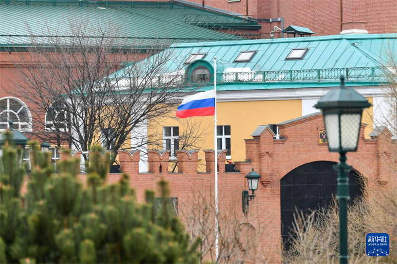 Οι σημαίες κυμάτιζαν μεσίστιες κατά την ημέρα εθνικού πένθους στη Ρωσία