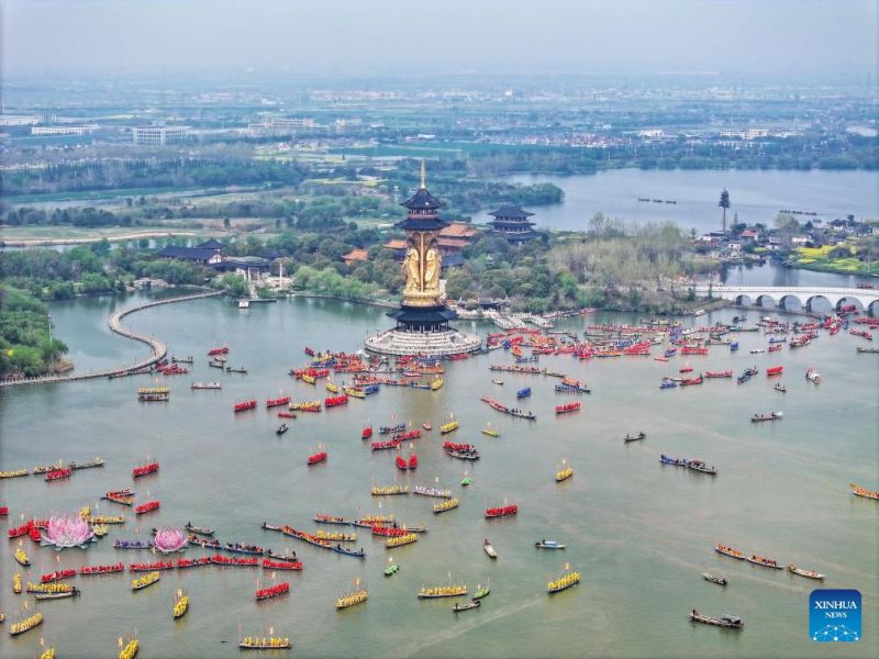 To Φεστιβάλ σκαφών Τσιντόνγκ 2024 πραγματοποιήθηκε στην επαρχία Τζιανγκσού της Ανατολικής Κίνας