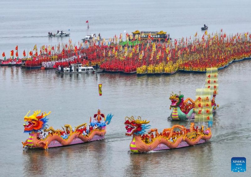 To Φεστιβάλ σκαφών Τσιντόνγκ 2024 πραγματοποιήθηκε στην επαρχία Τζιανγκσού της Ανατολικής Κίνας