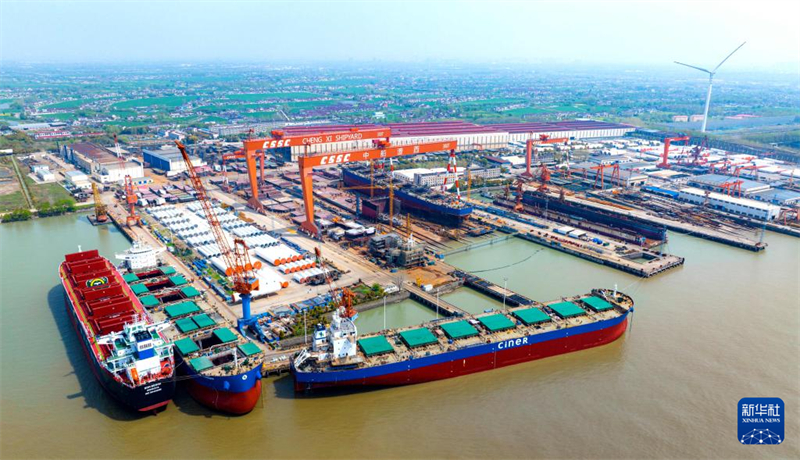 Στις 9 Απριλίου, το εργοστάσιο παραγωγής της ναυτιλιακής εταιρείας Chengxi Yangzhou Shipping Co., Ltd. (Φωτογραφία / Xinhua)