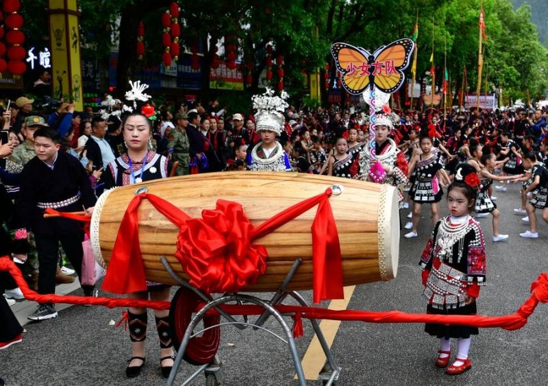 Η εθνότητα των Μιάο γιορτάζει το λαϊκό φεστιβάλ του “Αγίου Βαλεντίνου” στην επαρχία Γκουεϊτζόου της νοτιοδυτικής Κίνας