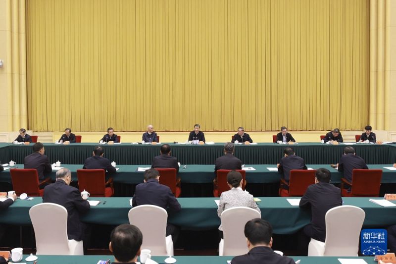 Ο Σι Τζινπίνγκ προεδρεύει συμποσίου για την τόνωση της ανάπτυξης της δυτικής περιοχής της Κίνας στη νέα εποχή
