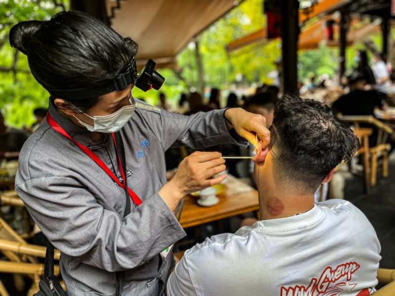 Γνωρίστε τον τρόπο ζωής «Μπασί» των κατοίκων του Σετσουάν στο Λαϊκό Πάρκο του Τσενγκντού