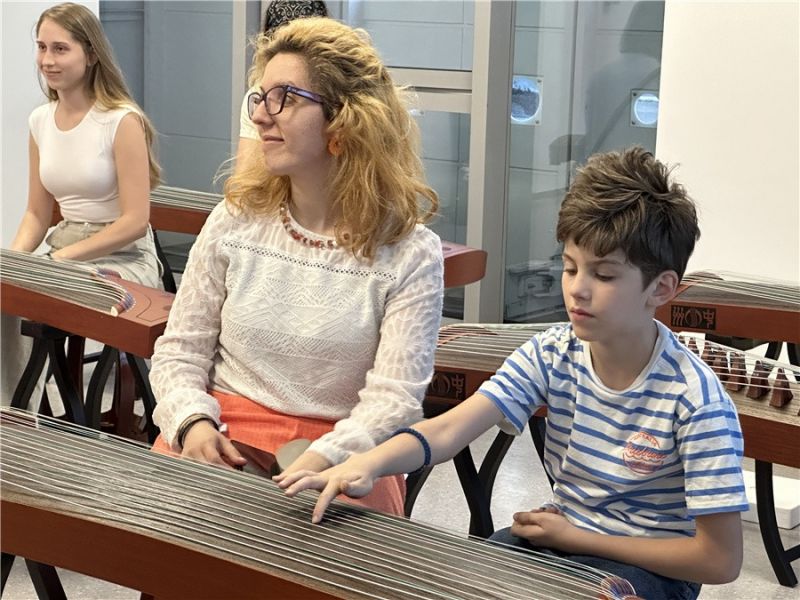 Φωτογραφίες: Μαθήματα στο Κινεζικό Πολιτιστικό Κέντρο του Βελιγραδίου στην Σερβία δημοφιλή στους ντόπιους