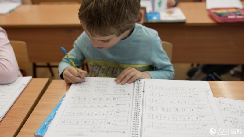 Φωτογραφίες: Εισερχόμενος στο Ουγγρo-Κινεζικό Δίγλωσσο Σχολείο νιώθεις την γοητεία των πολιτιστικών ανταλλαγών