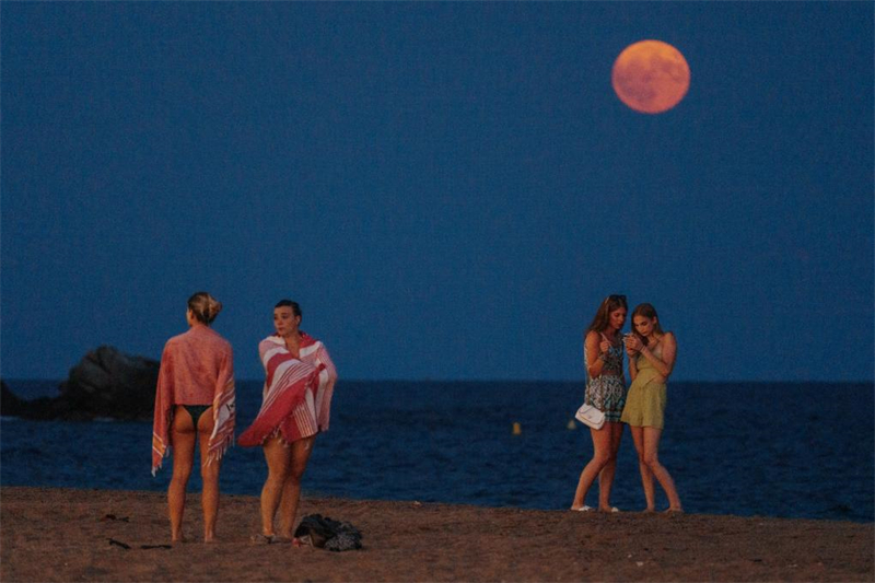 Η πανσέληνος παρατηρήθηκε σε όλο τον κόσμο