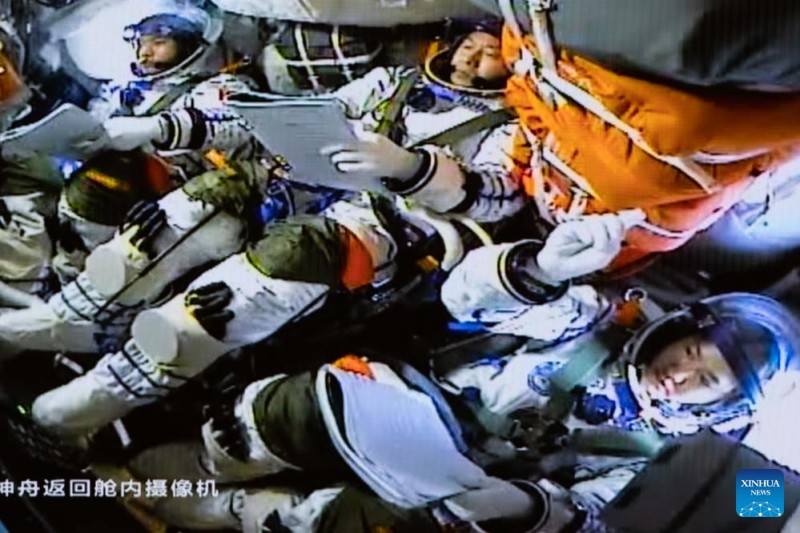 Το κινεζικό διαστημόπλοιο Shenzhou-19 προσδέθηκε επιτυχώς στο διαστημικό σταθμό Tianhe