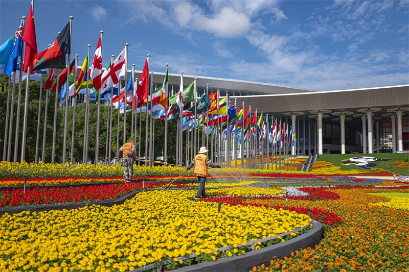 Με όμορφα λουλούδια καλωσορίζεται η Διεθνής Έκθεση Εισαγωγών της Κίνας