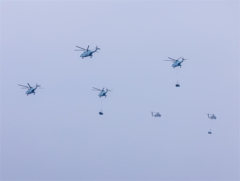 Εκπαιδευτικές ασκήσεις προσομοίωσης για το επικείμενο Airshow China στην πόλη Ζουχάι