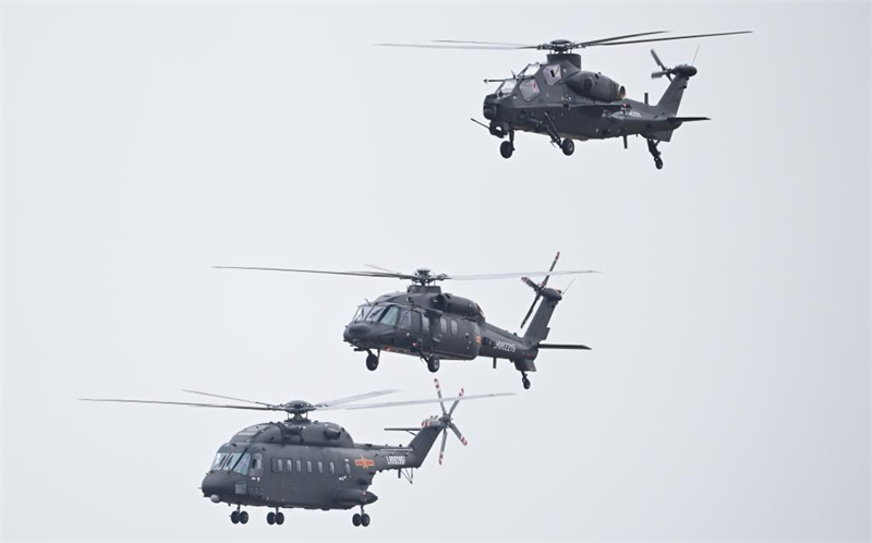 Εκπαιδευτικές ασκήσεις προσομοίωσης για το επικείμενο Airshow China στην πόλη Ζουχάι