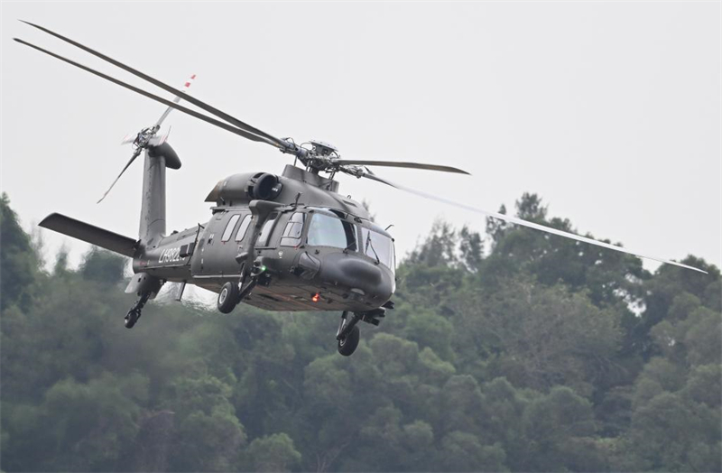 Εκπαιδευτικές ασκήσεις προσομοίωσης για το επικείμενο Airshow China στην πόλη Ζουχάι