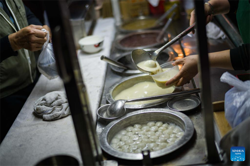 [Φωτορεπορτάζ] Λαχταριστό street-food από στις γειτονιές του Μακάο