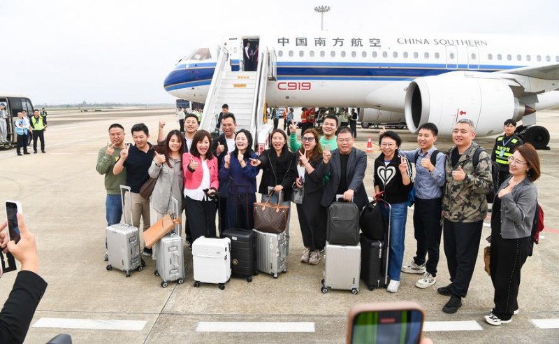 Η πρώτη αεροπορική σύνδεση της νήσου Χαϊκού με την Γκουανγκζού