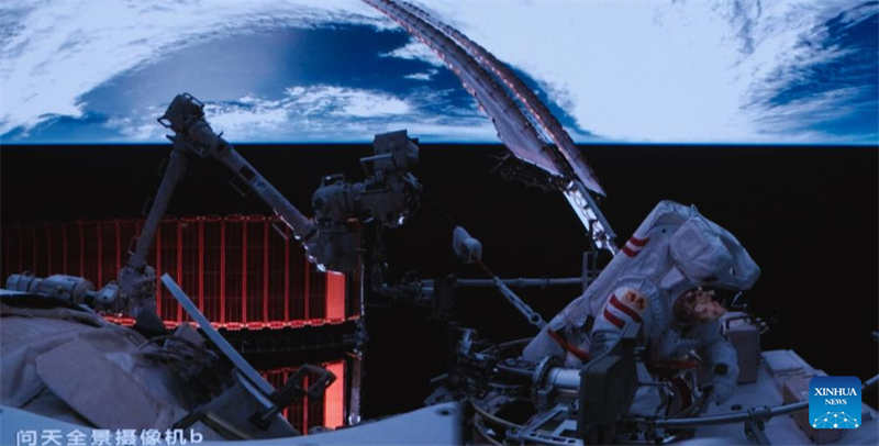 Το πλήρωμα του Shenzhou-19 ολοκληρώνει τις πρώτες εξωδιαστημικές δραστηριότητες (EVAs)