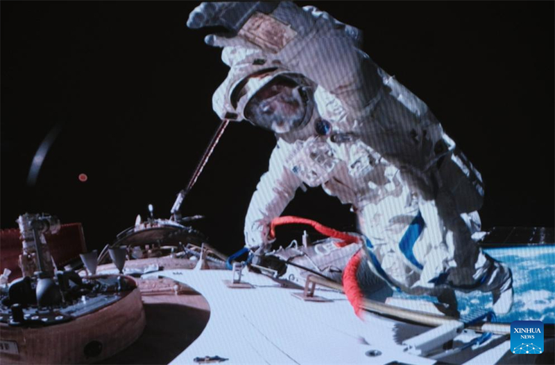 Το πλήρωμα του Shenzhou-19 ολοκληρώνει τις πρώτες εξωδιαστημικές δραστηριότητες (EVAs)