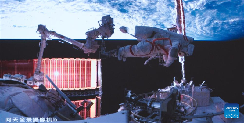 Το πλήρωμα του Shenzhou-19 ολοκληρώνει τις πρώτες εξωδιαστημικές δραστηριότητες (EVAs)