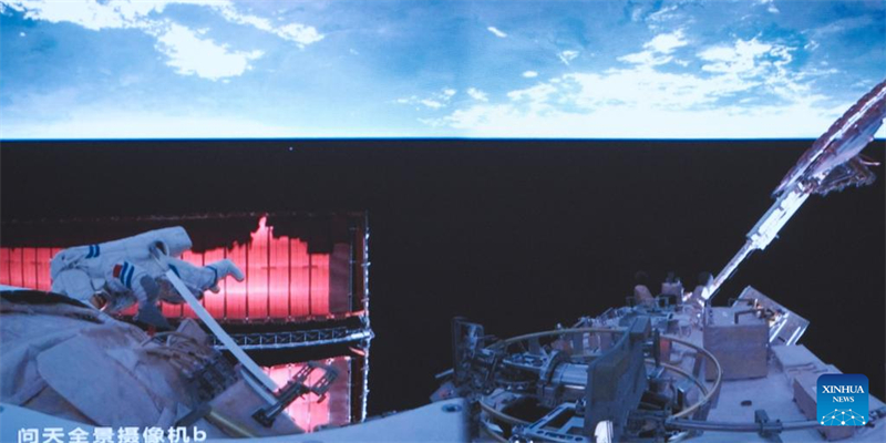 Το πλήρωμα του Shenzhou-19 ολοκληρώνει τις πρώτες εξωδιαστημικές δραστηριότητες (EVAs)