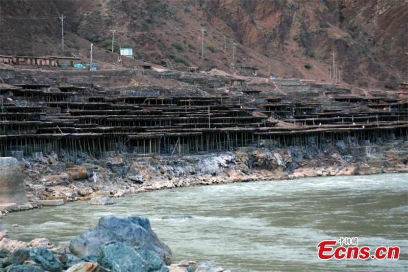 Καλά διατηρημένες αλυκές στη «στέγη του κόσμου» στο Σιζάνγκ