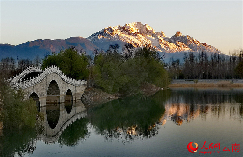 Το Μεγαλοπρεπές Βουνό Jade Dragon Snow Mountain
