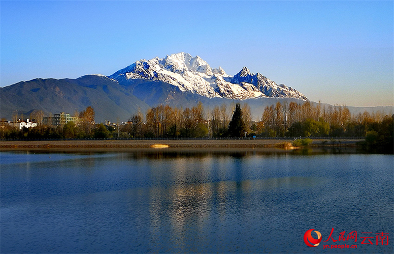 Το Μεγαλοπρεπές Βουνό Jade Dragon Snow Mountain