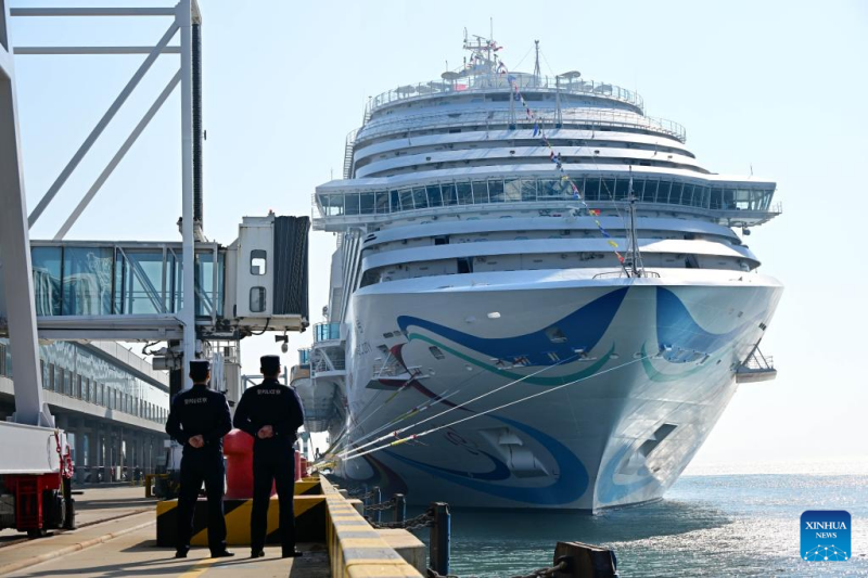 Η πρώτη κρουαζιέρα για το κινεζική κατασκευής κρουαζιερόπλοιο κάνει το ντεμπούτο της στο Τσινγκντάο