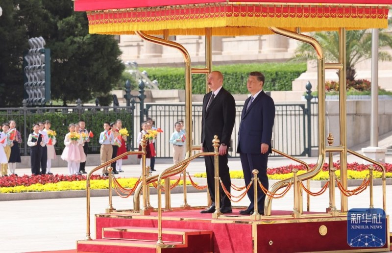 Ο Σι έχει συνομιλίες με τον Πρόεδρο του Αζερμπαϊτζάν