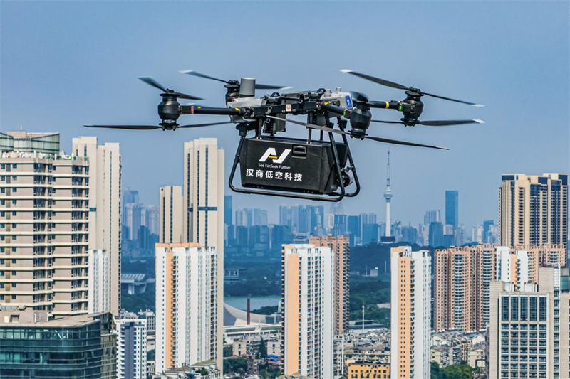 Νέες διαδρομές drone τέθηκαν σε λειτουργία στην πόλη Γουχάν