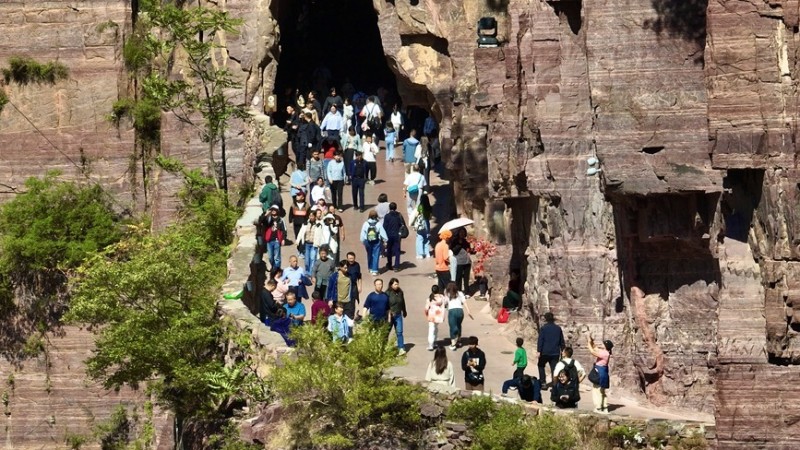Ο θρυλικός δρόμος στον απότομο βράχο