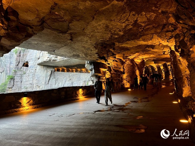 Ο θρυλικός δρόμος στον απότομο βράχο