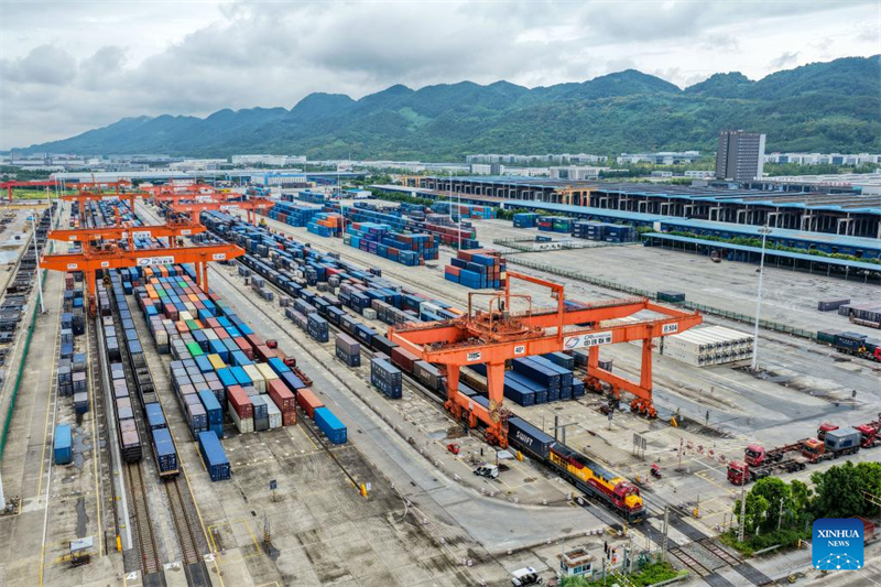 Το εμπορικό τρένο Κίνας-Ευρώπης από τη νοτιοδυτική Κίνα πραγματοποίησε πάνω από 3.400 δρομολόγια