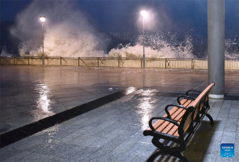Το Χονγκ Κονγκ εκδίδει σήμα τυφώνα Νο. 8 καθώς ο Ραγκάσα πλησιάζει