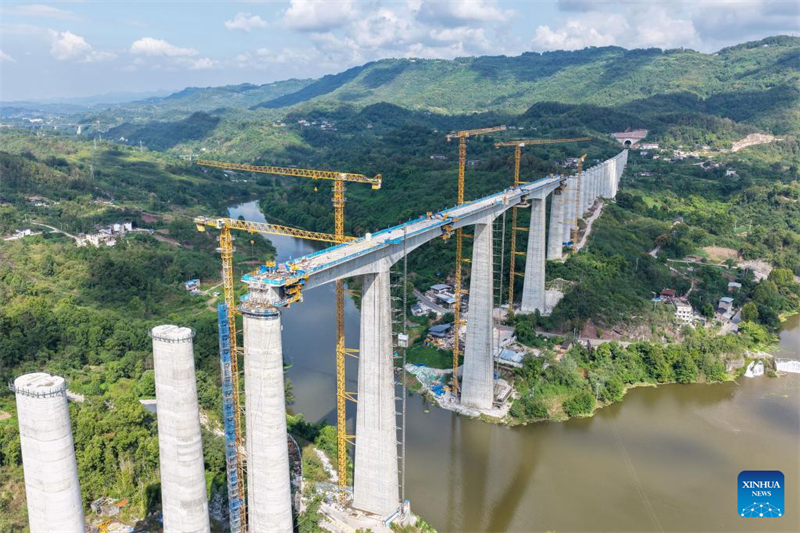 Ολοκληρώθηκε η κατασκευή του κύριου τμήματος της μεγάλης γέφυρας διπλής τροχιάς