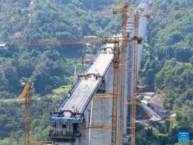 Ολοκληρώθηκε η κατασκευή του κύριου τμήματος της μεγάλης γέφυρας διπλής τροχιάς