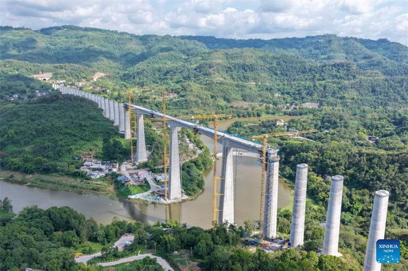 Ολοκληρώθηκε η κατασκευή του κύριου τμήματος της μεγάλης γέφυρας διπλής τροχιάς