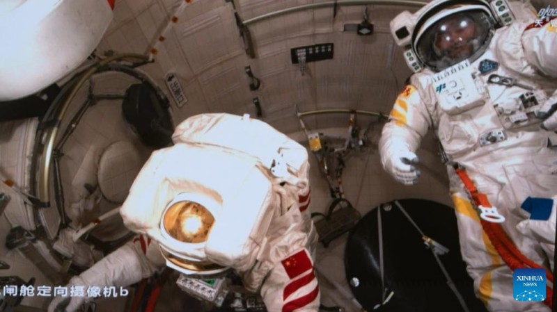 Το πλήρωμα της αποστολής Shenzhou-20 ολοκλήρωσε με επιτυχία την τέταρτη δραστηριότητα εκτός σκάφους