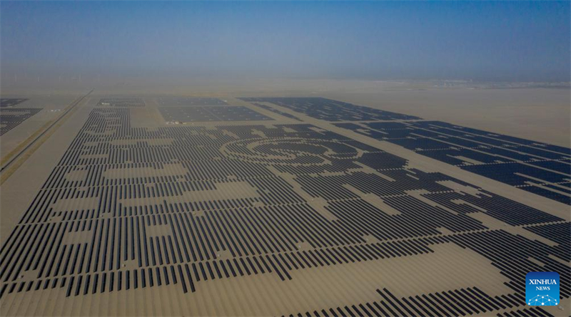 Η επαρχία Σιντζιάνγκ μετατρέπει τις ερήμους σε χρυσωρυχείο ανανεώσιμης ενέργειας