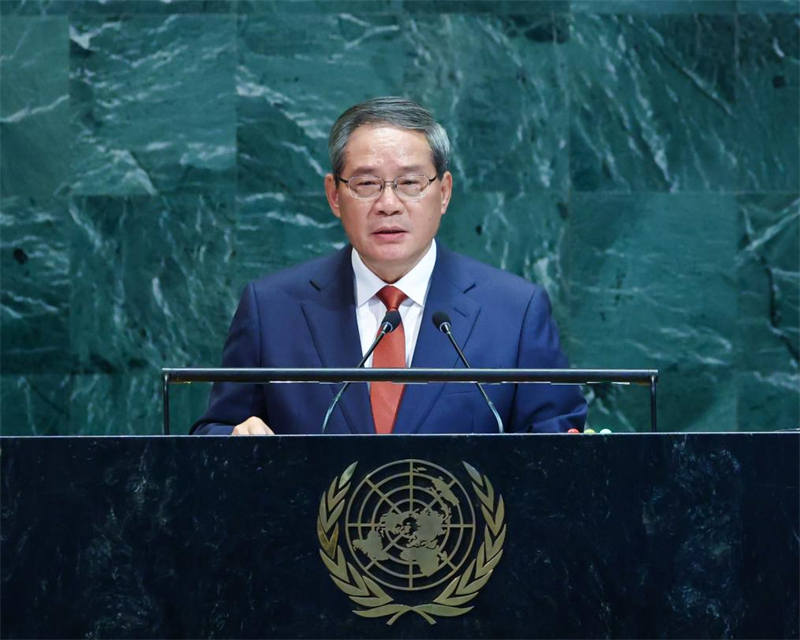 Ο Κινέζος Πρωθυπουργός Λι Τσιάνγκ εκφωνεί ομιλία στη γενική συζήτηση της 80ής συνόδου της Γενικής Συνέλευσης του ΟΗΕ στην έδρα του ΟΗΕ στη Νέα Υόρκη, στις 26 Σεπτεμβρίου 2025. (Φωτογραφία / Xinhua)