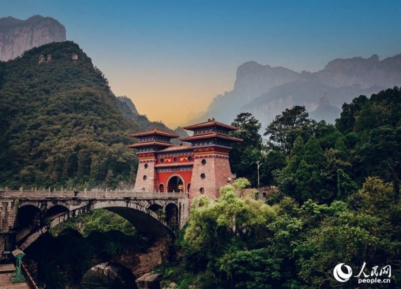 Η Διάσκεψη Προώθησης Τουρισμού των Ορέων Ταϊχάνγκ της Χενάν ξεκινά στην πόλη Σινσιάνγκ, προσκαλώντας επισκέπτες από όλη τη χώρα να γνωρίσουν τα Ταϊχάνγκ